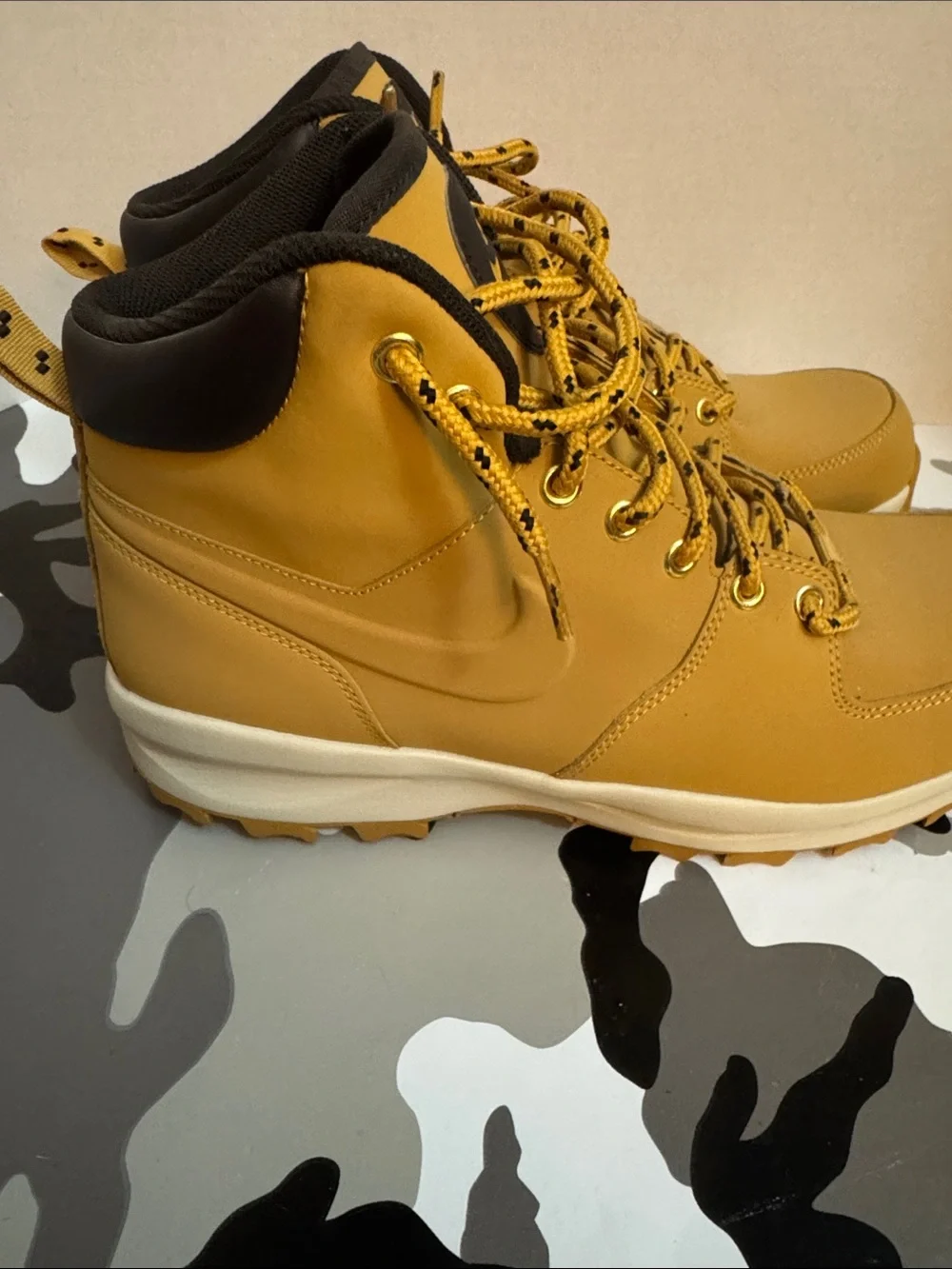 Nike Men’s Tan/Black Rugged Trail Boots